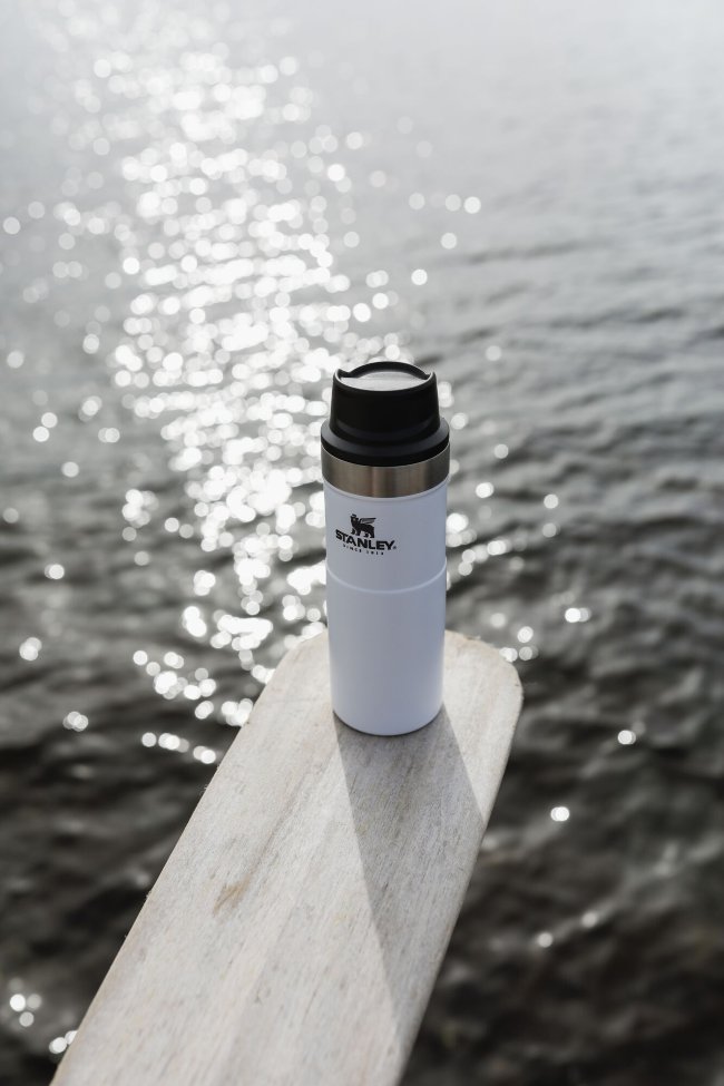 Термокружка STANLEY Classic Trigger Action 0,47L One hand 2.0 (10-06439-032) белая Термокружка STANLEY Classic Trigger Action 0,47L One hand 2.0 (10-06439-032) белая