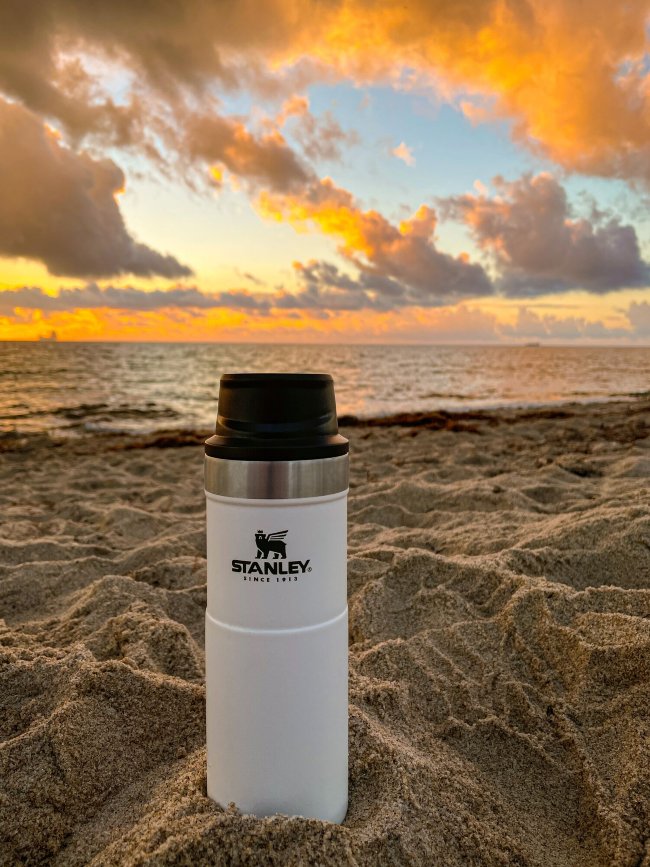 Термокружка STANLEY Classic Trigger Action 0,47L One hand 2.0 (10-06439-032) белая Термокружка STANLEY Classic Trigger Action 0,47L One hand 2.0 (10-06439-032) белая