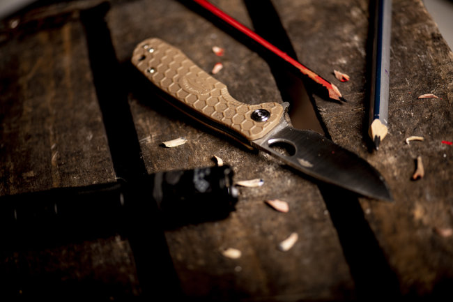 Нож Honey Badger Flipper L (HB1002) с песочной рукоятью